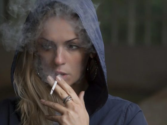 5 Ways Smoking Harms your Skin
